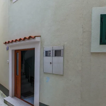 Jelena Apartman *
